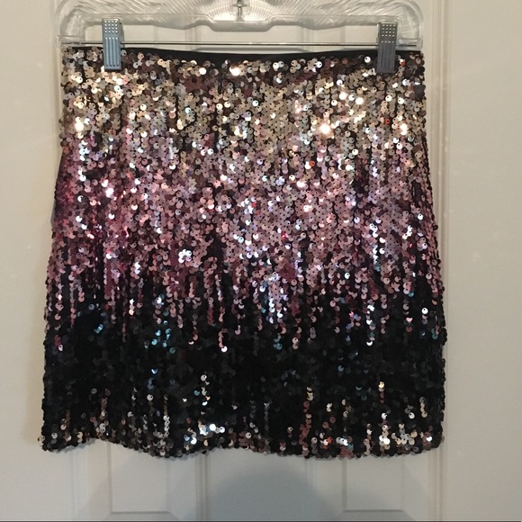 Forever 21 multicolored sequin skirt. New w/ tag - Picture 2 of 4
